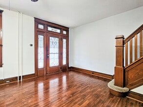 324 S Broad St in Myerstown, PA - Foto de edificio - Building Photo