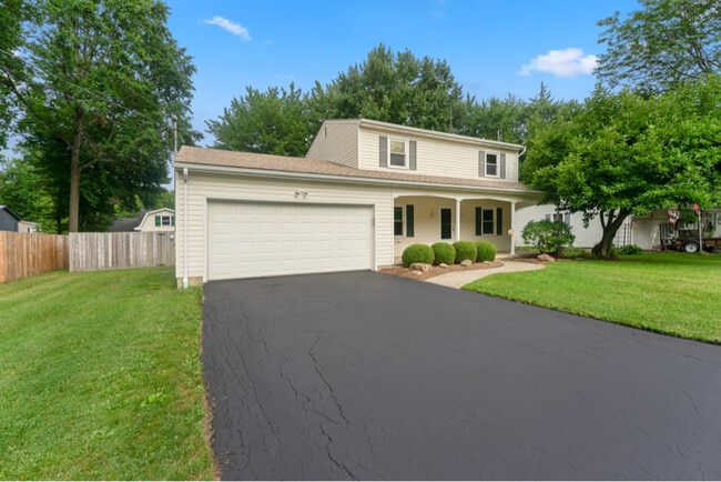 158 N Colonial Dr in Cortland, OH - Building Photo - Building Photo