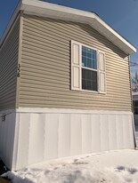 358 Parker Lake Dr in Oxford, MI - Building Photo