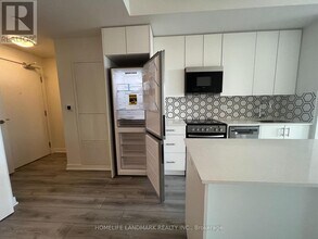 15-2215 Ellerslie Ave in Toronto, ON - Building Photo - Building Photo