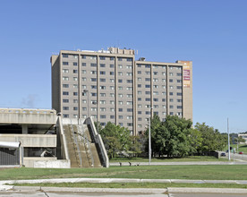 Phoenix Place in Pontiac, MI - Foto de edificio - Building Photo