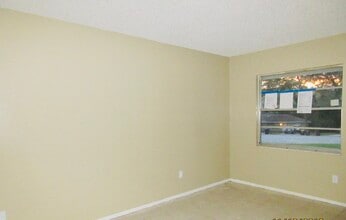 932 Beau Ct in Orange City, FL - Foto de edificio - Building Photo