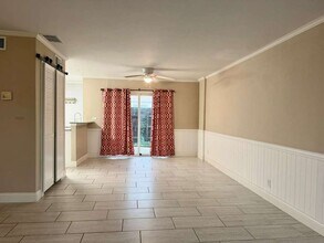 7322 Oak Manor Dr in San Antonio, TX - Building Photo - Building Photo