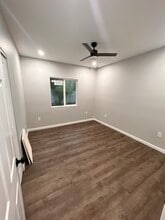 1752 W 82nd St, Unit 1750 w 82nd in Los Angeles, CA - Building Photo - Building Photo