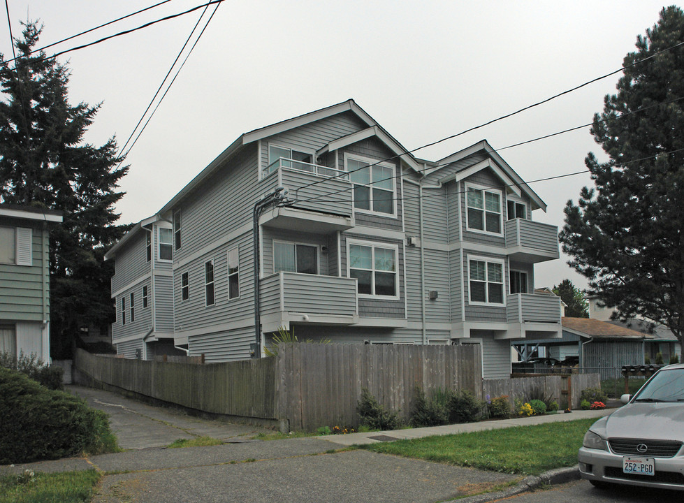 Lakecrest in Seattle, WA - Building Photo