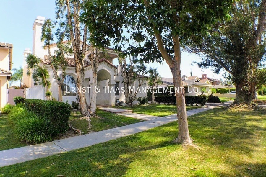 3560 Pine Ave in Long Beach, CA - Building Photo