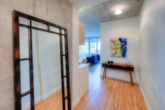 160 N Desplaines St in Chicago, IL - Building Photo - Building Photo