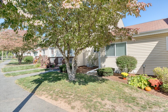 12 Stone Pond Rd in Tolland, CT - Building Photo - Building Photo