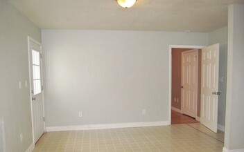211 W 14th Ave in Belton, TX - Building Photo - Building Photo