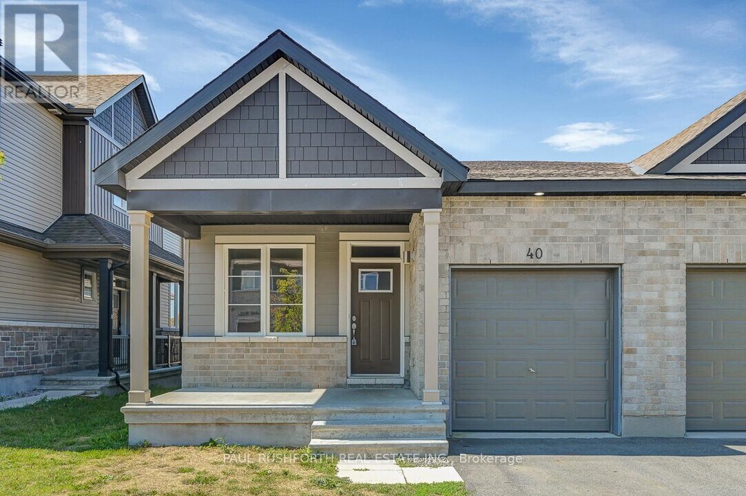 40 Riddell St in Augusta, ON - Building Photo