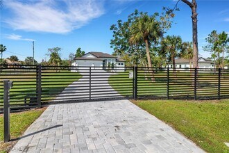 739 23rd St SW in Naples, FL - Building Photo - Building Photo