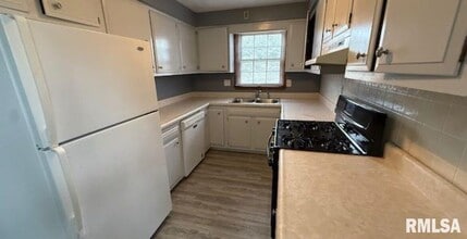 7307 N Oxford Pl in Peoria, IL - Building Photo - Building Photo