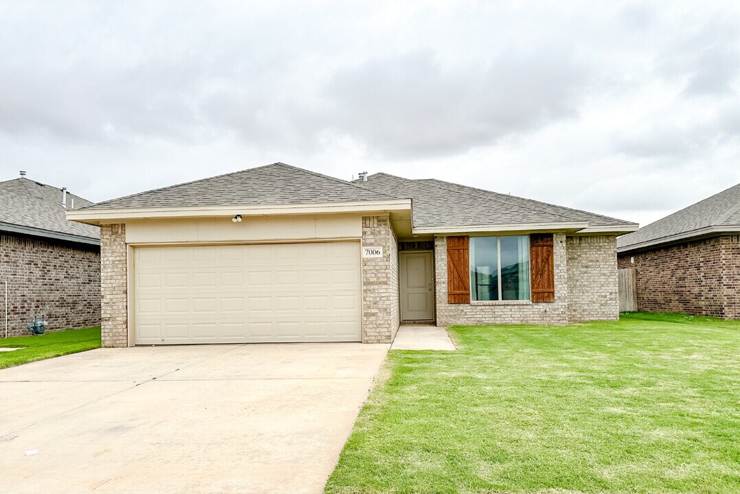 7006 11th St in Lubbock, TX - Building Photo