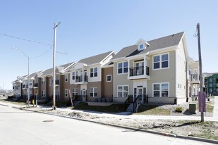 Broadmoor at River's Edge in Council Bluffs, IA - Building Photo