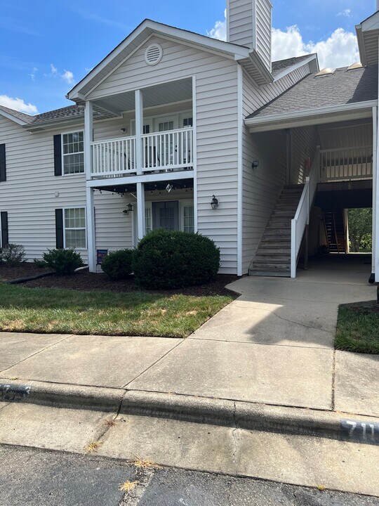 7117 W Friendly Ave in Greensboro, NC - Building Photo