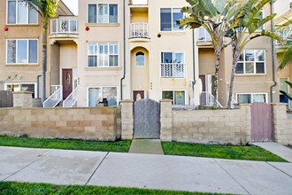 645 Chalcedony St in San Diego, CA - Building Photo - Building Photo