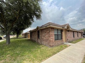 7 Aruba Dr in Edinburg, TX - Building Photo