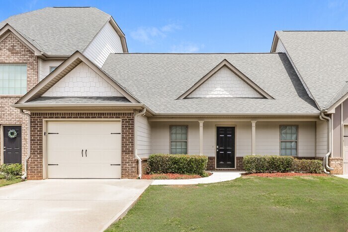 141 Colony Park Ln in Locust Grove, GA - Building Photo