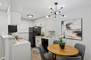 The Savoy Apartments in Fort Worth, TX - Building Photo