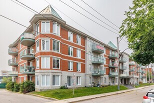 398 Ouimet Rue in St. Laurent, QC - Building Photo