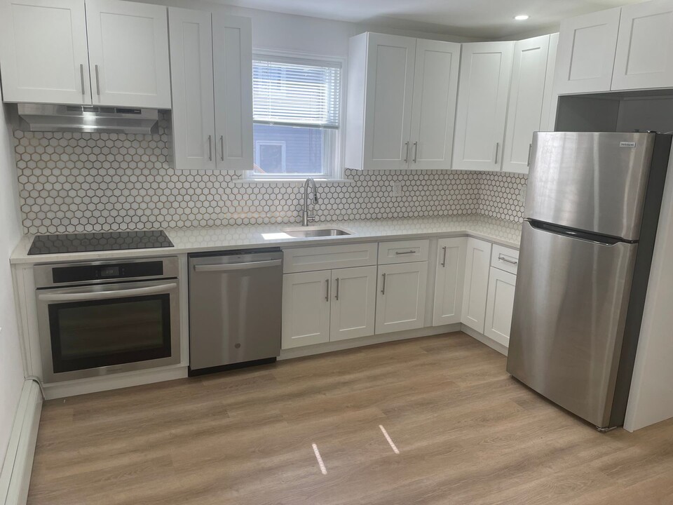 205 Ives St in Providence, RI - Building Photo