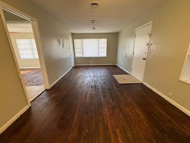 129 Lee Dr in La Marque, TX - Building Photo - Building Photo