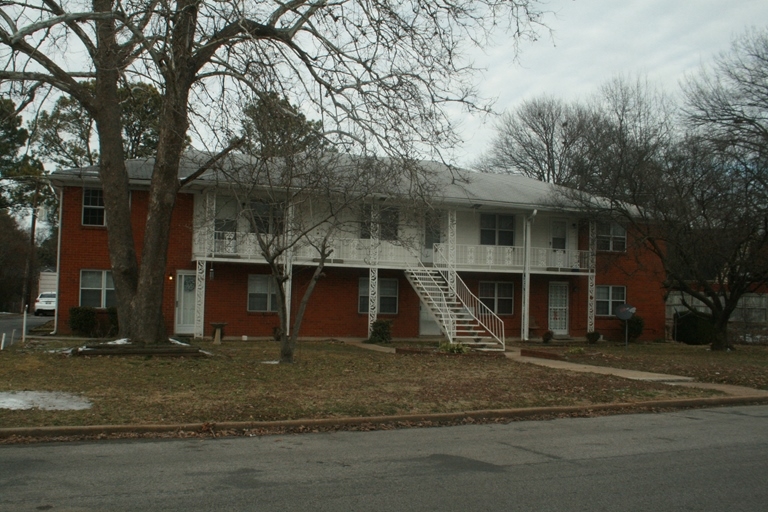 1914 Saint James Dr in Memphis, TN - Foto de edificio