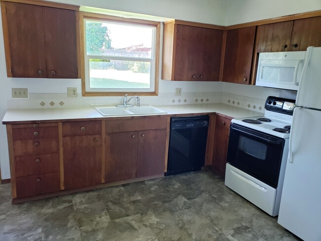 12202 E 10th Ave, Unit 12204 E 10th in Spokane Valley, WA - Building Photo - Building Photo