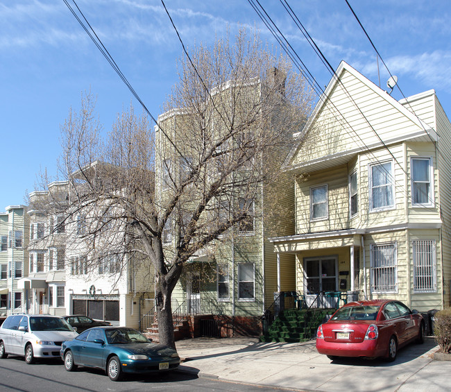 148 HIGHLAND Ave in Jersey City, NJ - Building Photo - Building Photo