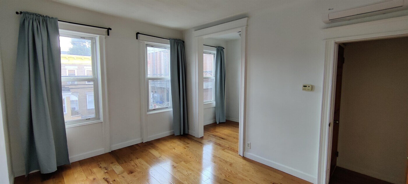 126 57th St in West New York, NJ - Building Photo