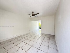 1049 SW 3rd St-Unit -0 in Hallandale Beach, FL - Building Photo - Building Photo