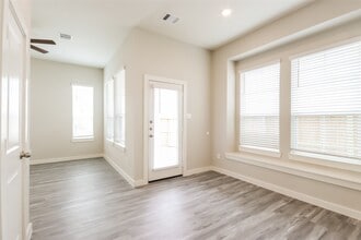 9835 Willow Creek Commerce Dr in Tomball, TX - Foto de edificio - Building Photo