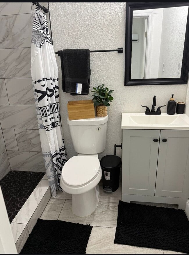 Efficiency in Lehigh ALL UTILITIES INCLUDED!!! in Lehigh Acres, FL - Foto de edificio - Building Photo
