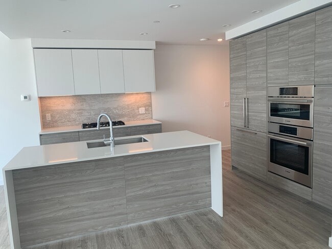 property at 680 Quayside Dr