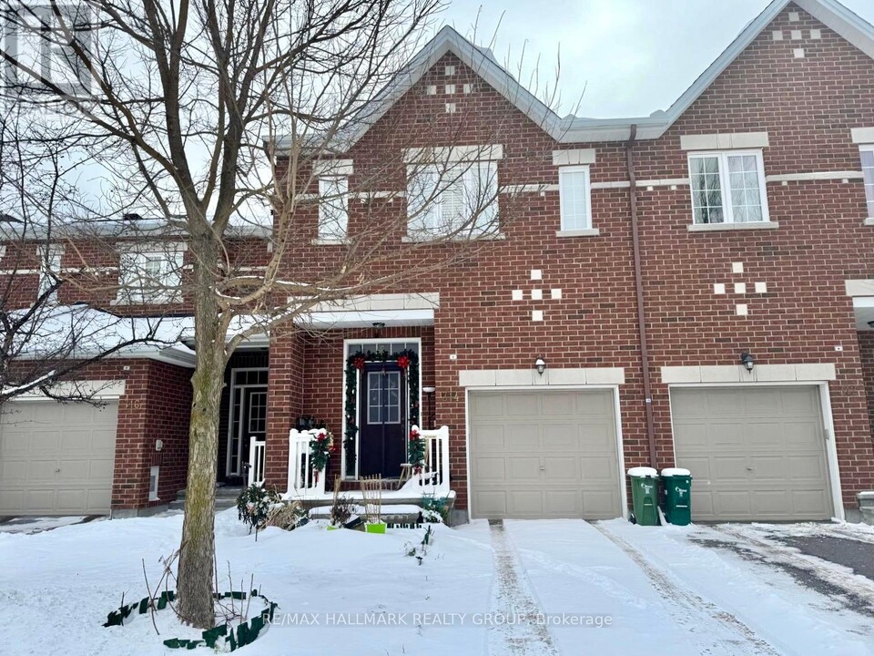 314 Kingbrook Dr in Ottawa, ON - Building Photo