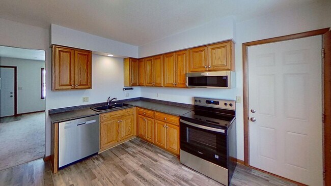 2730 Luther Dr in Ames, IA - Building Photo - Building Photo