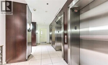 36 Lee Centre Dr in Toronto, ON - Building Photo - Building Photo