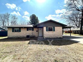 1411 Lawrence Ave in Springdale, AR - Building Photo