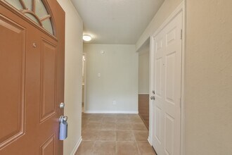 42 Prairie Oak Dr in Conroe, TX - Foto de edificio - Building Photo