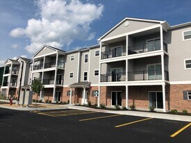 811 E Main St in East Dundee, IL - Building Photo