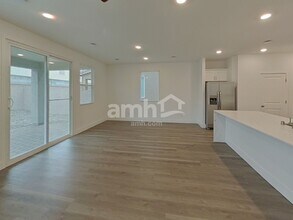 5812 Fly Fisher St in Las Vegas, NV - Building Photo - Building Photo