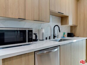 2815 Redondo Blvd in Los Angeles, CA - Building Photo - Building Photo