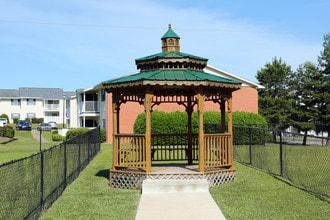 Summer West Apartments in Hattiesburg, MS - Foto de edificio - Building Photo