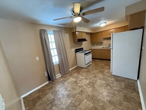 2630 Kennedy Dr in East Moline, IL - Building Photo - Building Photo