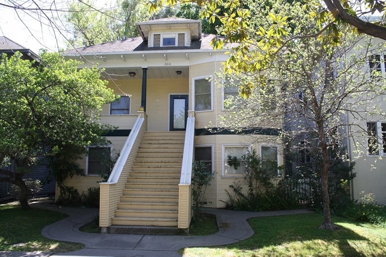 Midtown Triplex in Sacramento, CA - Foto de edificio