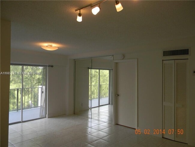 16508 NE 26th Ave in North Miami Beach, FL - Building Photo - Building Photo