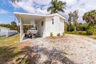7270 Pinehurst Rd in Bokeelia, FL - Foto de edificio - Building Photo
