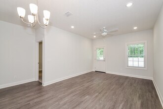 1136 Walker Point Way in Brunswick, GA - Building Photo - Building Photo