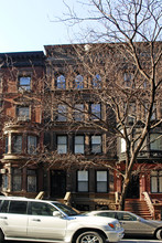 16 W 71st St in New York, NY - Building Photo - Building Photo