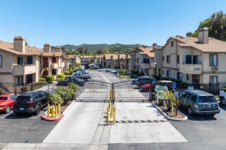 Millcreek Apartments in Vista, CA - Foto de edificio - Building Photo